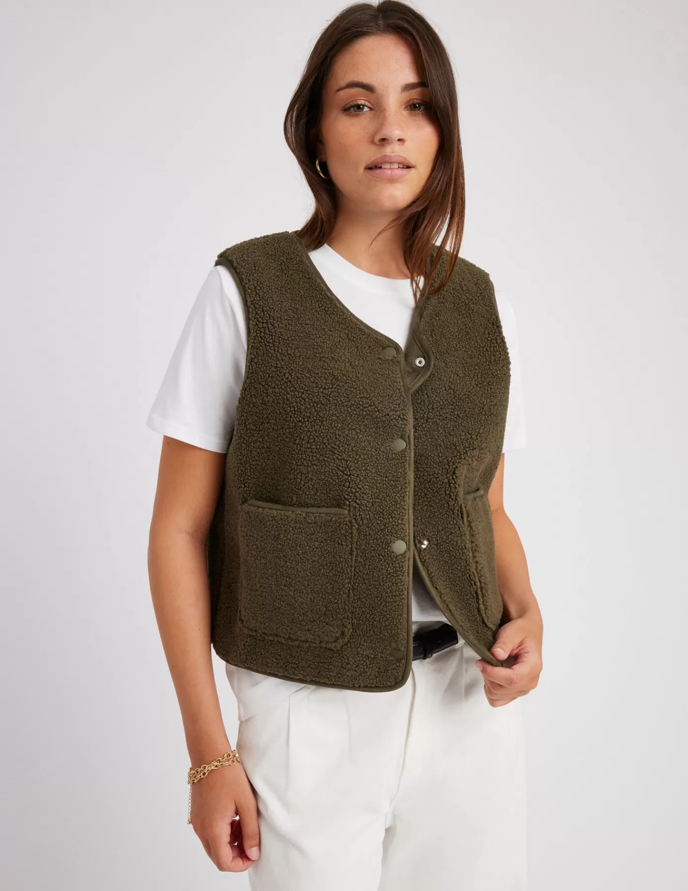 Shop BZB Gilet sans manches en sherpa Vertkaki