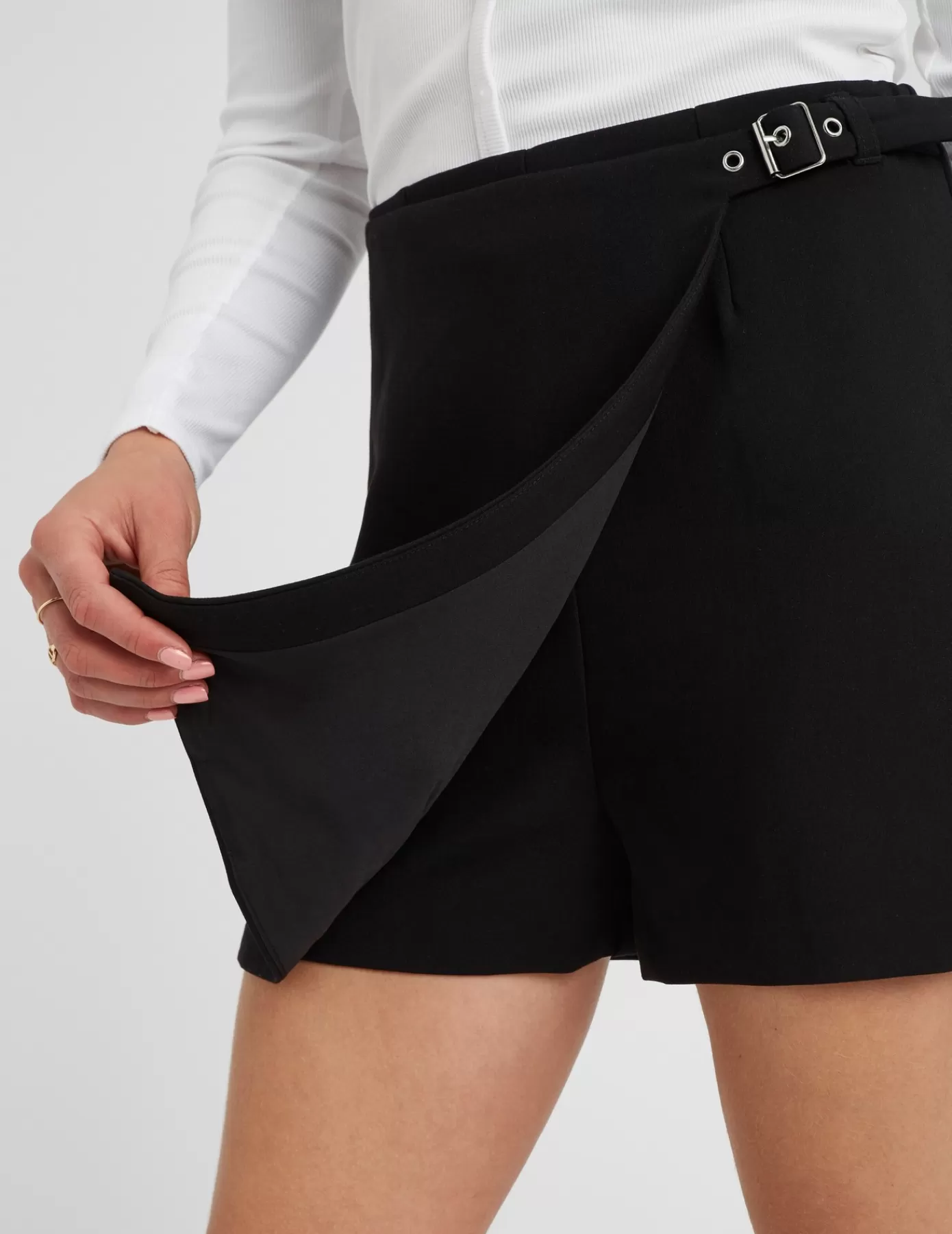 Sale BZB Jupe short portefeuille en polyester recyclé Noir