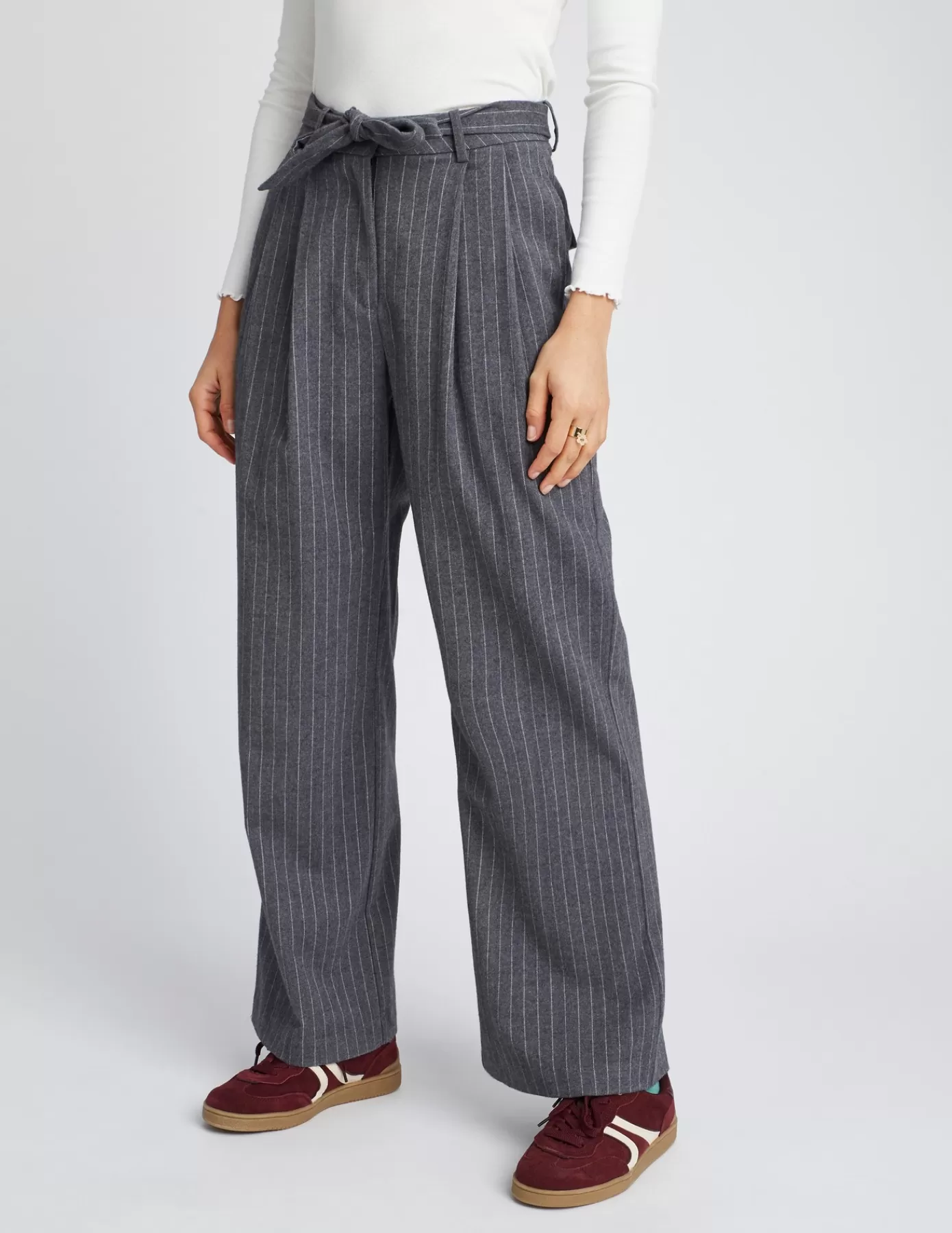 Sale BZB Pantalon tailleur à pinces rayé en polyester recyc Gris