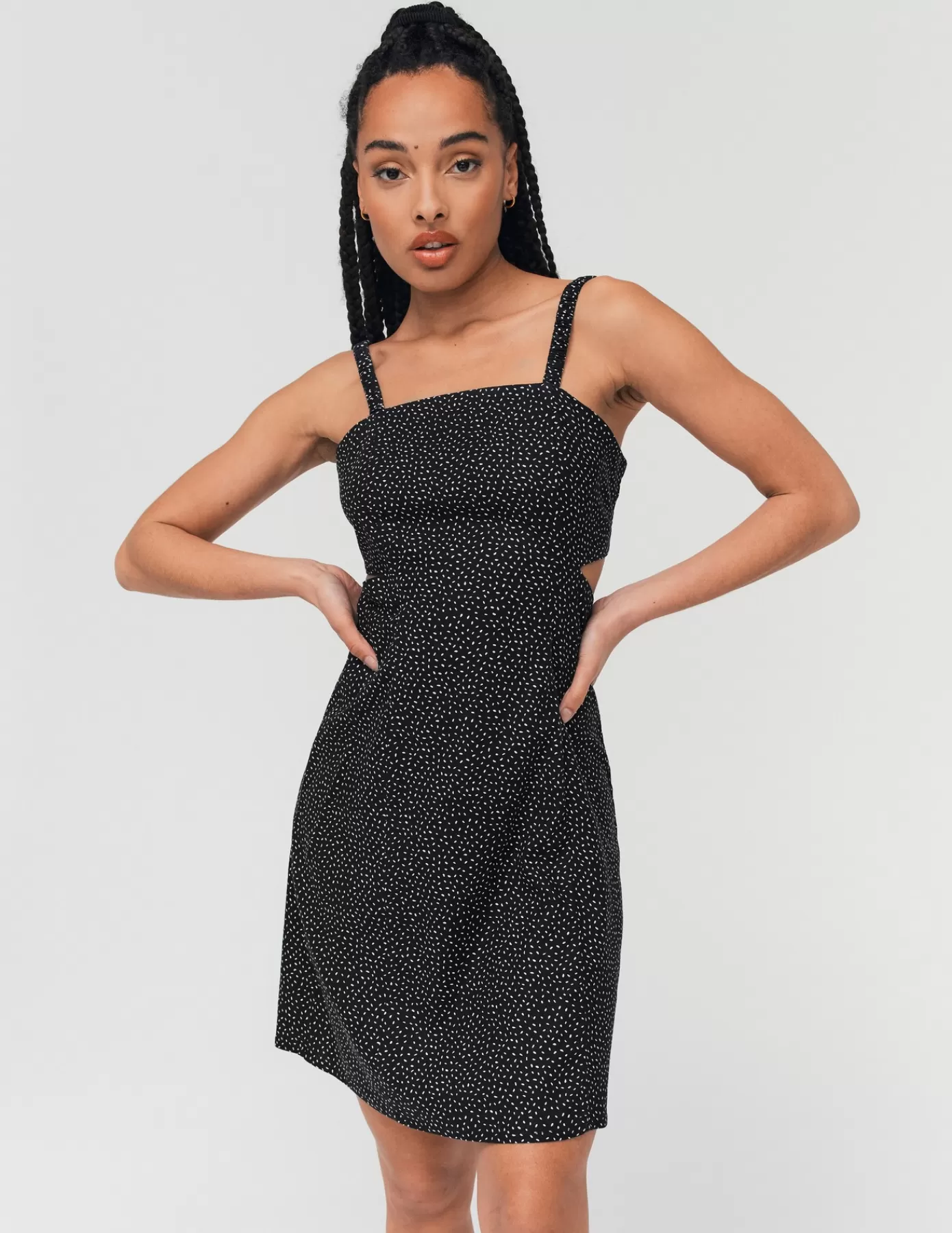 Discount BZB Robe courte cut out imprimée en lin Noir