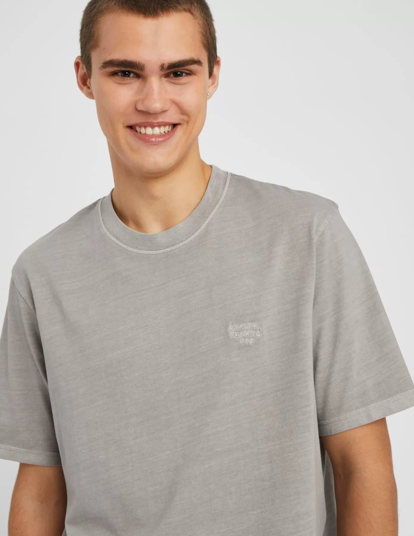 Cheap BZB T-shirt lourd délavé brodé Gris